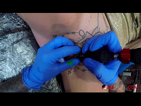 ❤️ tattooed ທີ່ສຸດ Hottie Sully Savage ໄດ້ຮັບ tattoo ສຸດ clitoris ຂອງນາງ ❤ ວິດີໂອທາງຮູທະວານ ຢູ່ພວກເຮົາ