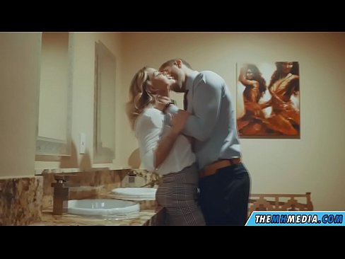 ❤️ ໃນເວລາທີ່ຜິວເນື້ອສີຂາວ busty seduces ທ່ານຢູ່ໃນຫ້ອງນ້ໍາສາທາລະນະ ❤ ວິດີໂອທາງຮູທະວານ ຢູ່ພວກເຮົາ
